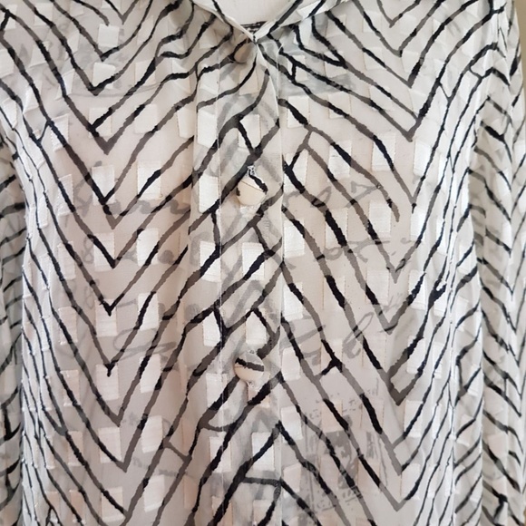 Trueworths SA Brand Light Striped Blouse size 34 - Picture 2 of 4